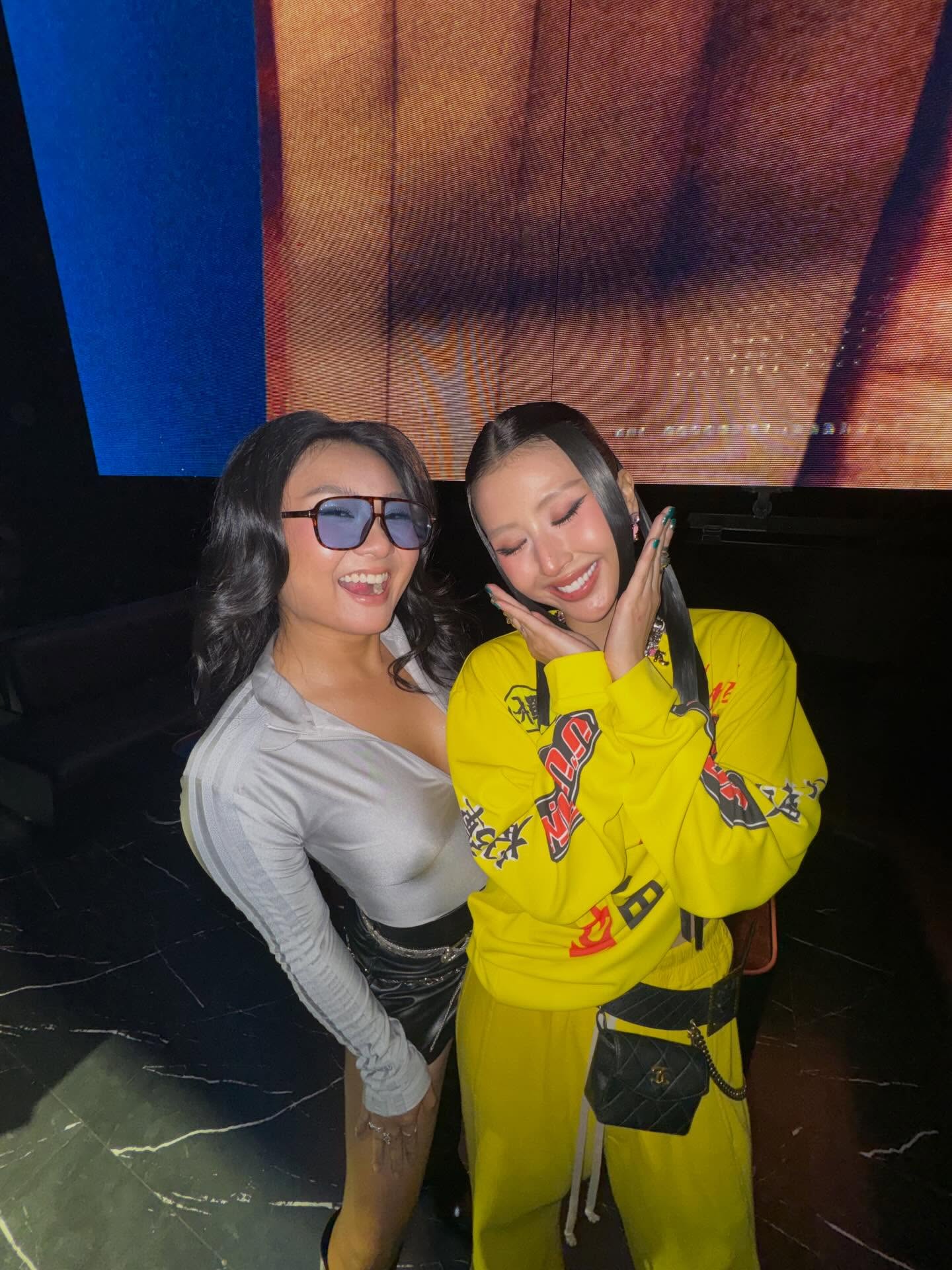 Quỳnh Anh Shyn đánh dấu bản thân trong vai trò ca sĩ.