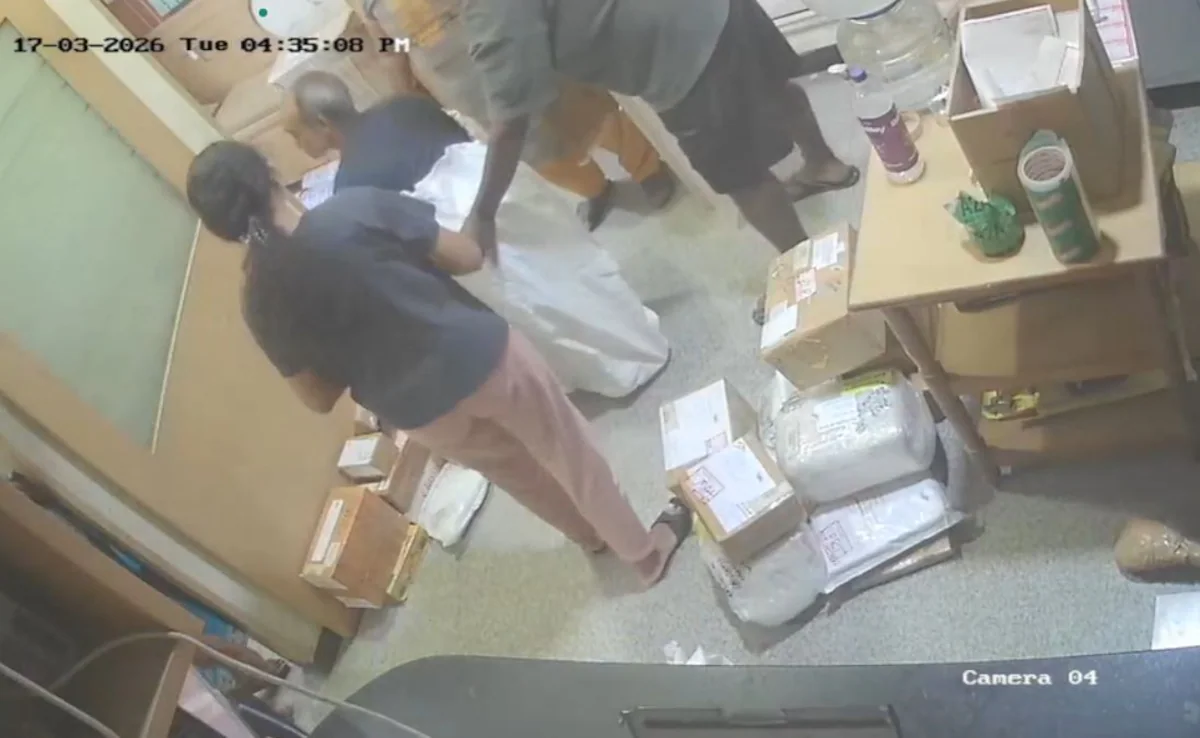 Vụ việc khiến các nhân viên bưu điện sốc.