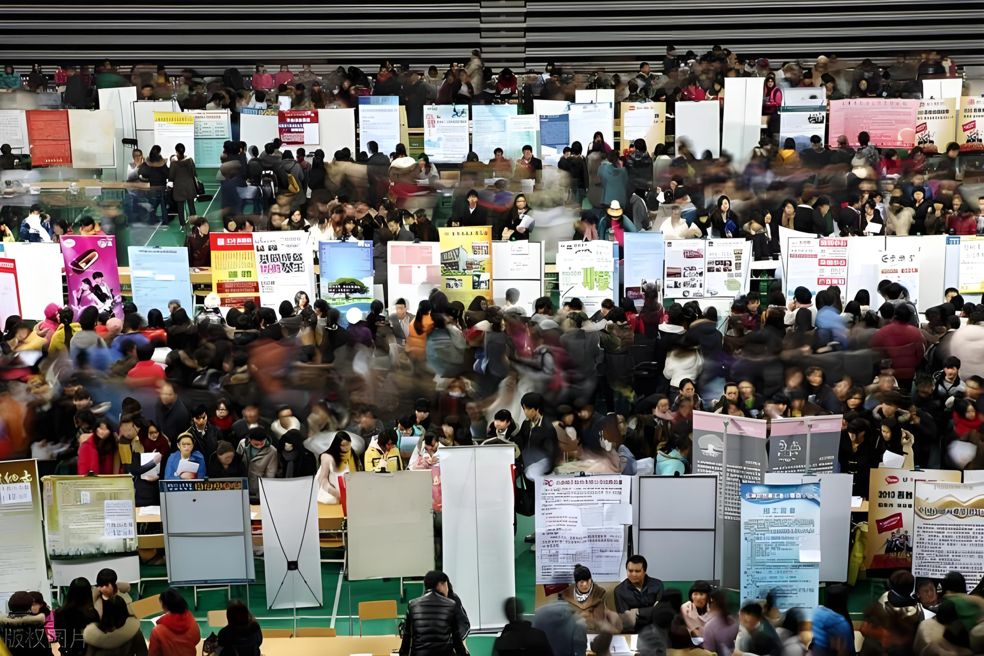 Nhiều doanh nghiệp về dịch thuật và xuất bản tại Trung Quốc tiến hành cắt giảm nhân sự