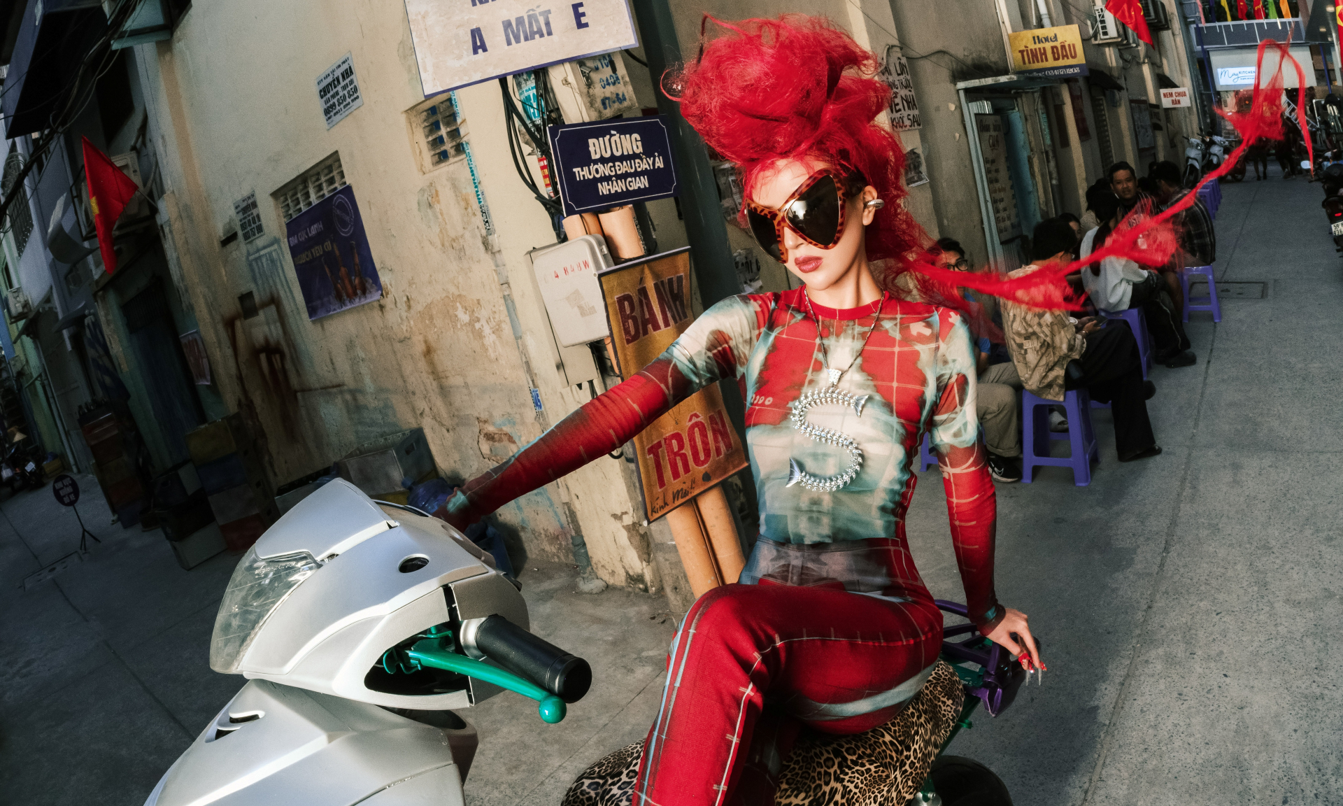 Hình ảnh của Quỳnh Anh Shyn trong MV mới.