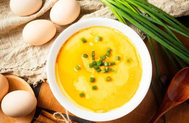 Ăn trứng hấp, cả gia đình nhập viện cấp cứu, bác sĩ cảnh báo: ăn trứng sai cách, nguy cơ còn đáng sợ hơn