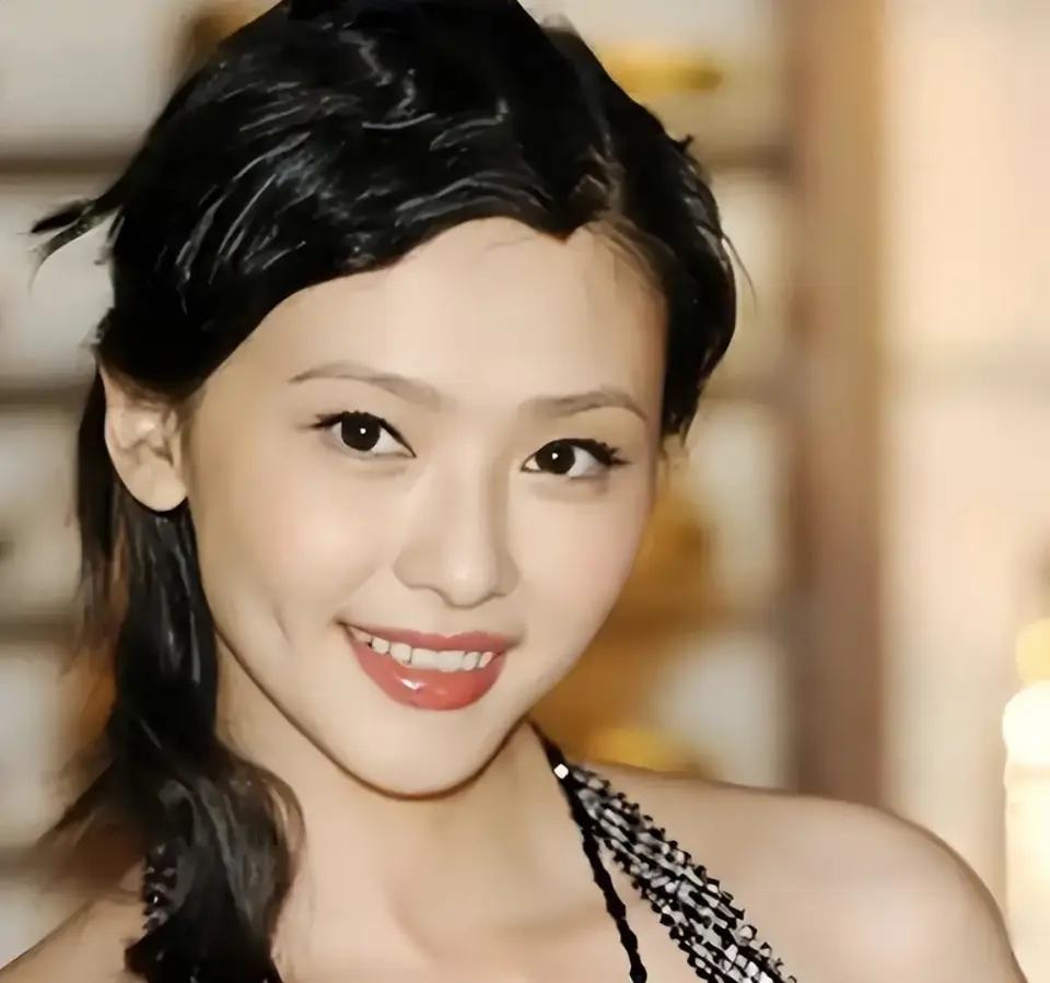 Nữ diễn viên từng 3 lần vào tù bị tái phát ung thư, phải uống hơn 20 loại thuốc mỗi ngày