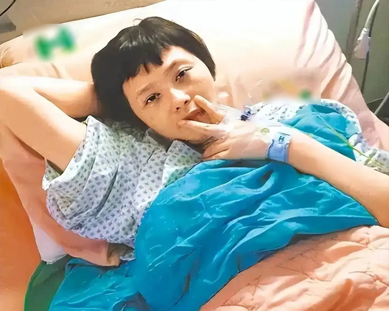 Nữ diễn viên từng 3 lần vào tù bị tái phát ung thư, phải uống hơn 20 loại thuốc mỗi ngày