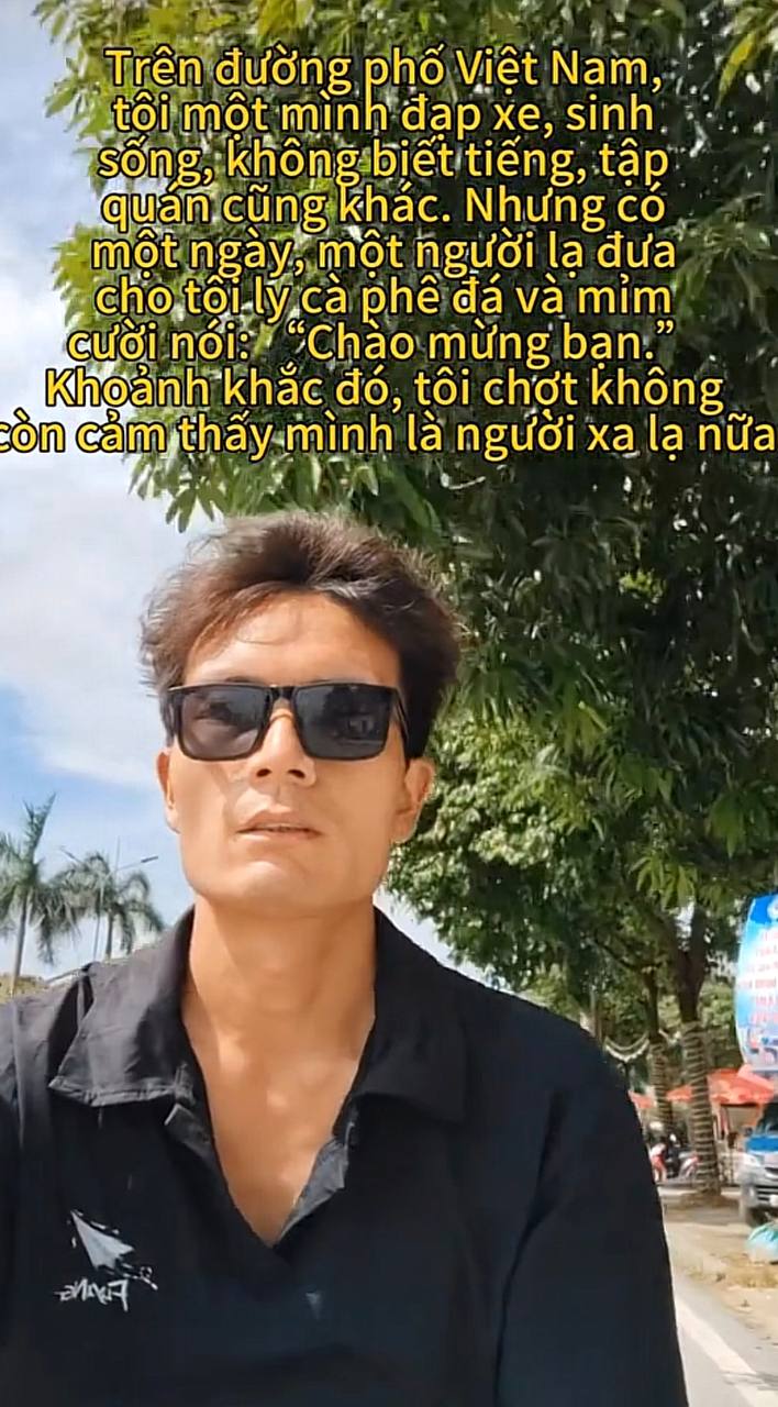 Khách Trung Quốc đạp xe nhầm vào cao tốc Bắc Nam, hoảng loạn cầu cứu người đi đường