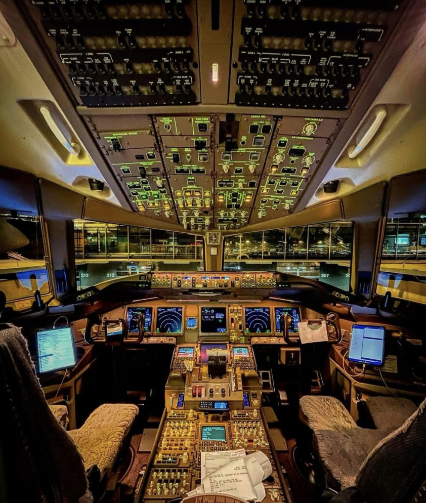 Buồng lái của chiếc máy bay.
