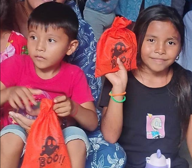 2 chị em được tìm thấy trong tủ đông