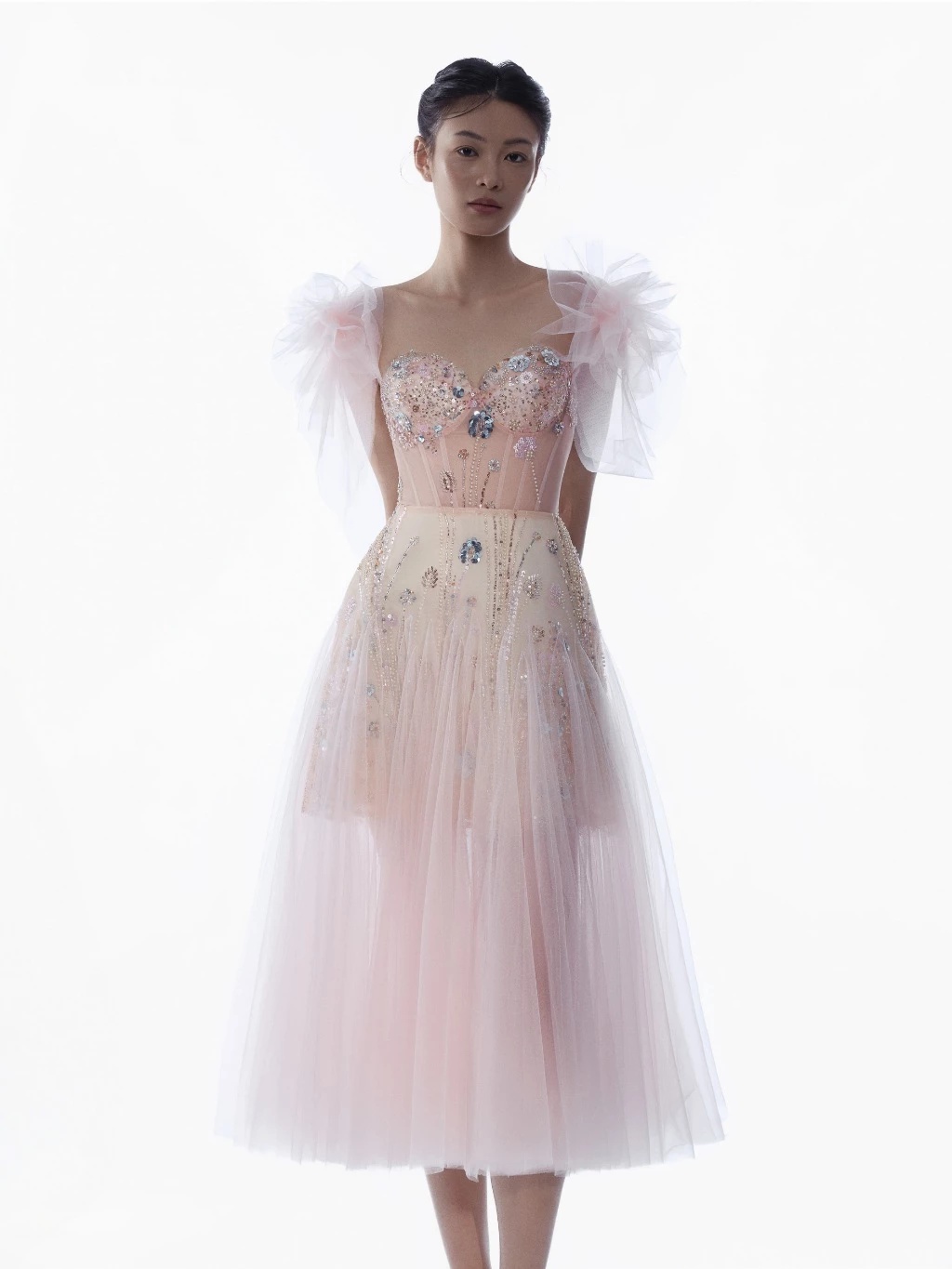 Lọ Lem diện váy local brand Việt đón tuổi 20: Visual bừng sáng, gặp hoa hoa nở, gặp người người yêu 