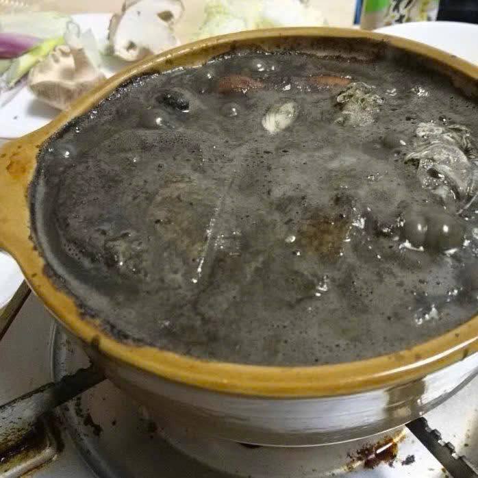  Một món lẩu súp mè thật khó tả (Ảnh: @hisashichanvr)