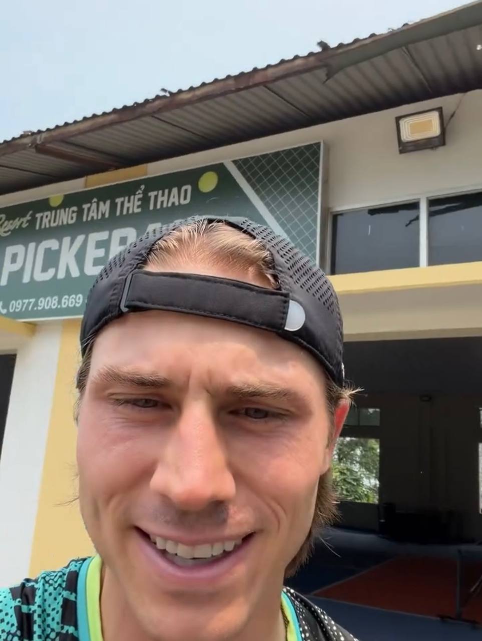 Khách Tây bất ngờ vì thói quen chơi Pickleball bất chấp ngày đêm của người Việt