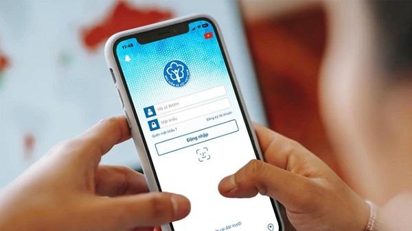 Tạo thuận lợi tối đa cho người thụ hưởng thông qua việc áp dụng sổ BHXH, thẻ BHYT điện tử.