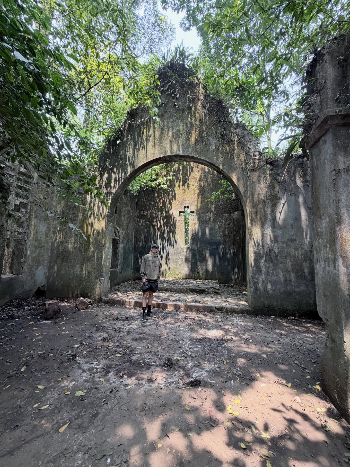 Tiếp đó anh đi tham quan Ba Vì 