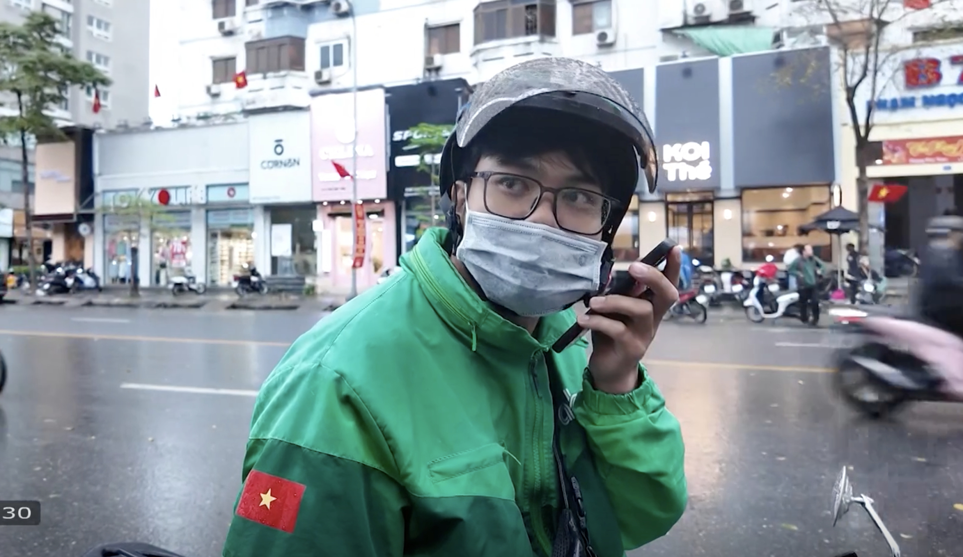 Ở tuổi 31, Trọng quyết định bỏ công việc văn phòng để trở thành tài xế xe ôm công nghệ