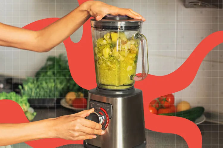 Hãy chú ý đặc biệt khi xay đồ nóng với mãy xay sinh tố (Ảnh minh họa)