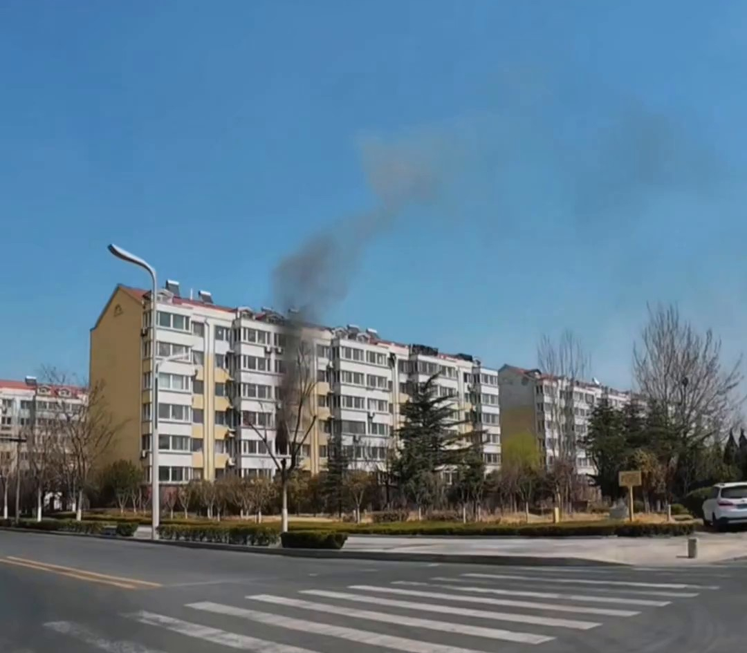 Hình ảnh đám cháy tại khu dân cư do người dân ghi lại