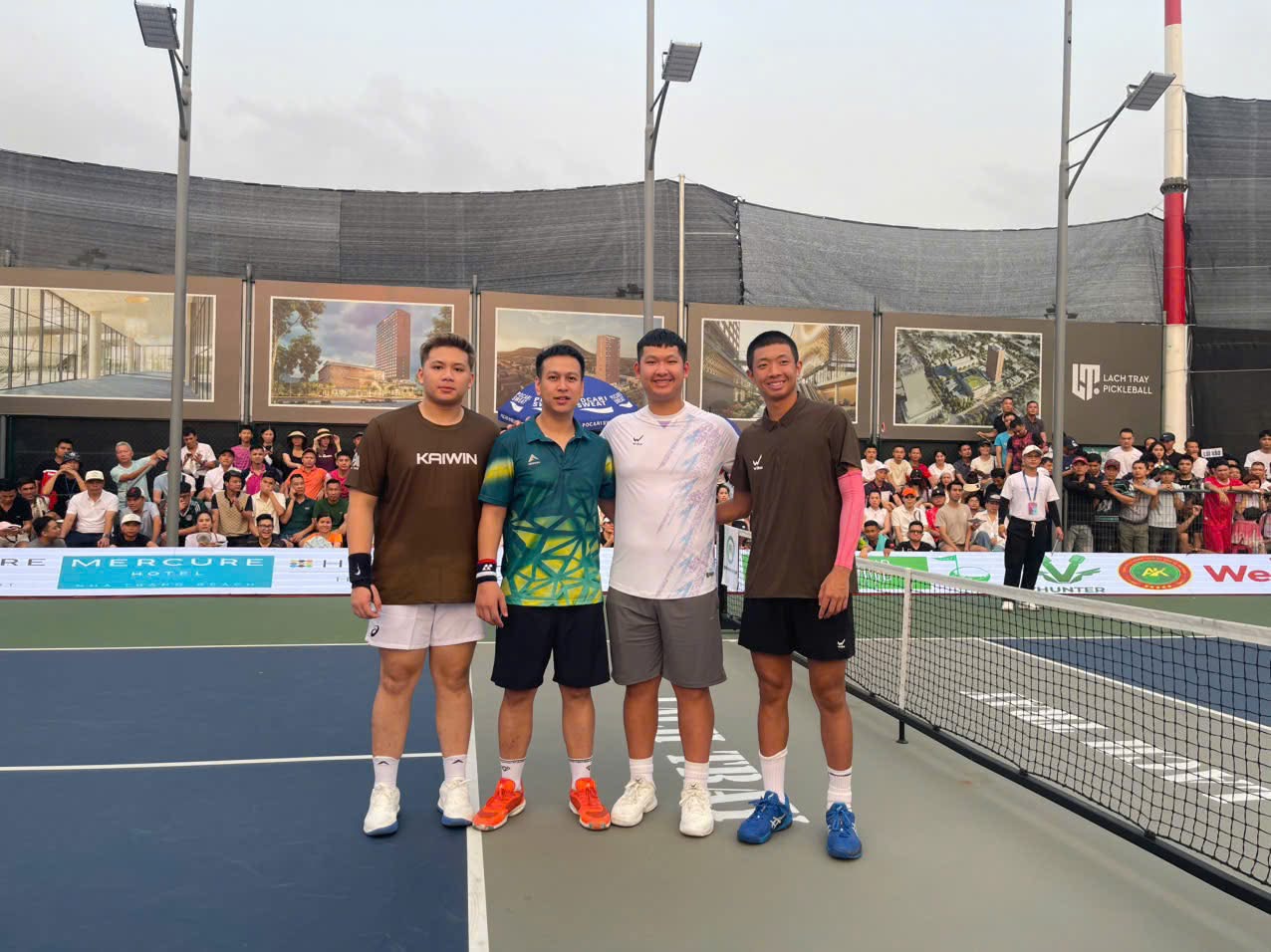 Quang Dương không thể tiếp tục thi đấu (Ảnh: Trung Dũng) 