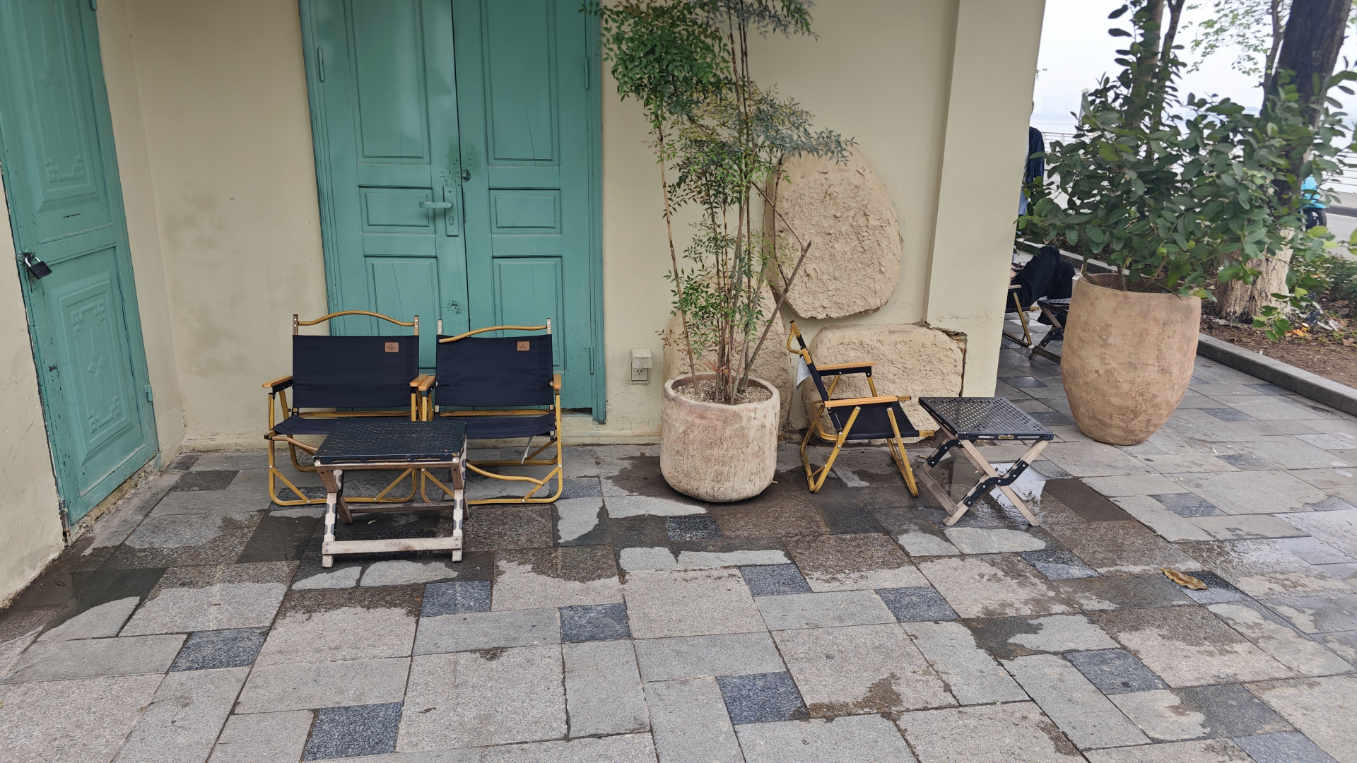 Clip thực tế tại loạt cơ sở Phê La: Khách hàng ngán ngẩm vì nhà vệ sinh bốc mùi, không gian nhếch nhác