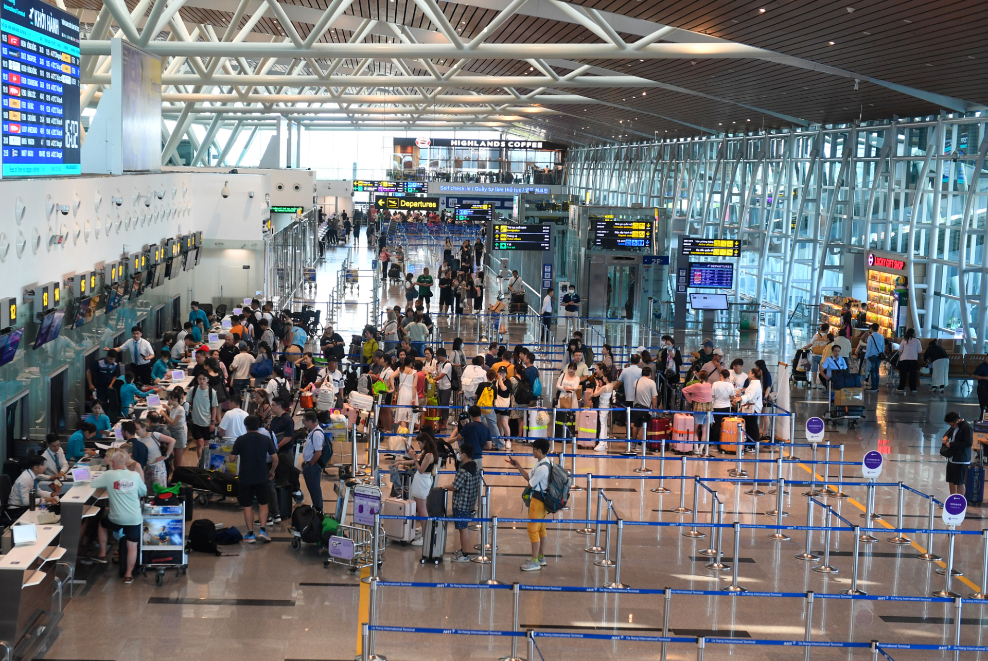 Từ 10.4, khách Việt chính thức được đi lối riêng khi đến sân bay Đà Nẵng