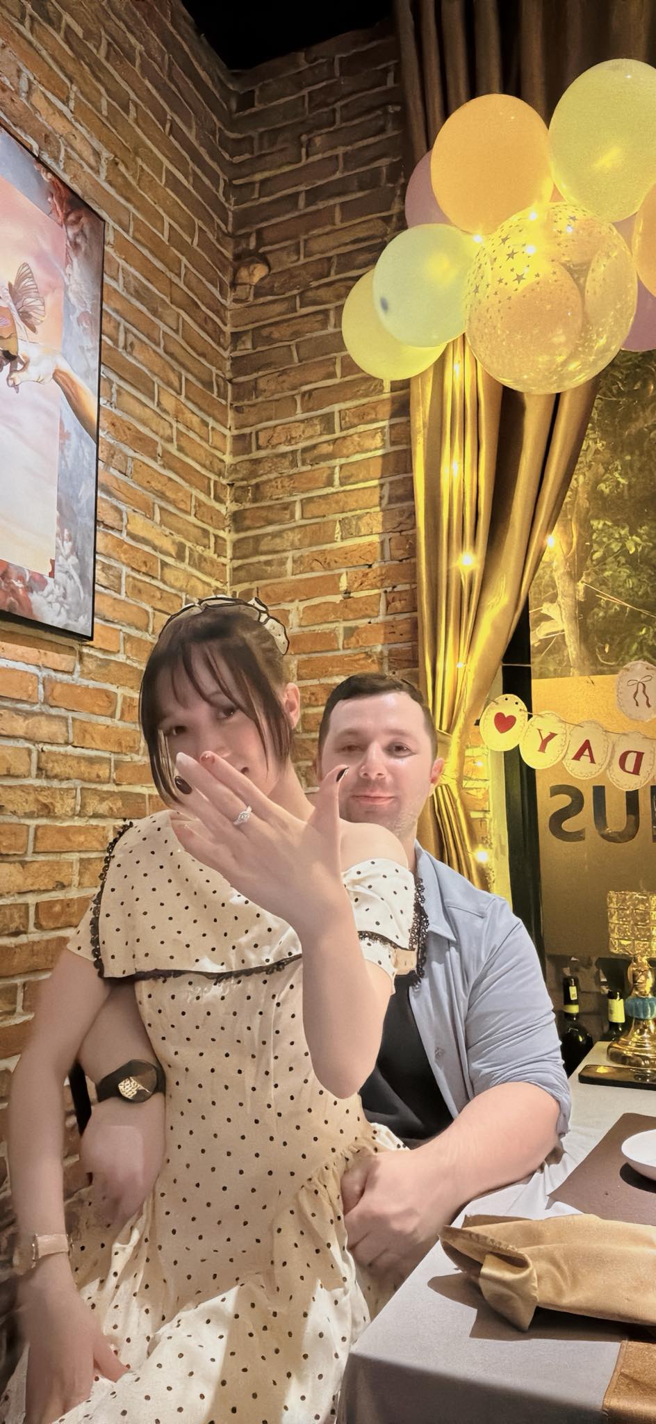 Cặp đôi dự kiến sẽ tổ chức hôn lễ trong thời gian tới, đây là cái kết đẹp cho một câu chuyện tình cách xa hàng chục nghìn cây số