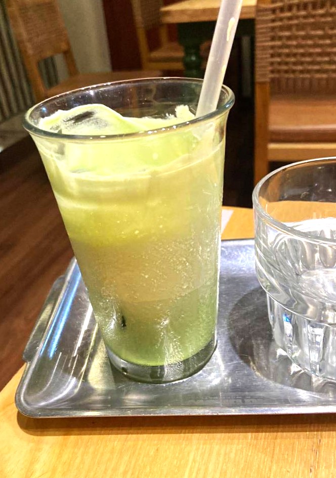   Ly matcha “không phải Starbucks” có giá 75k (Ảnh: NVCC)  