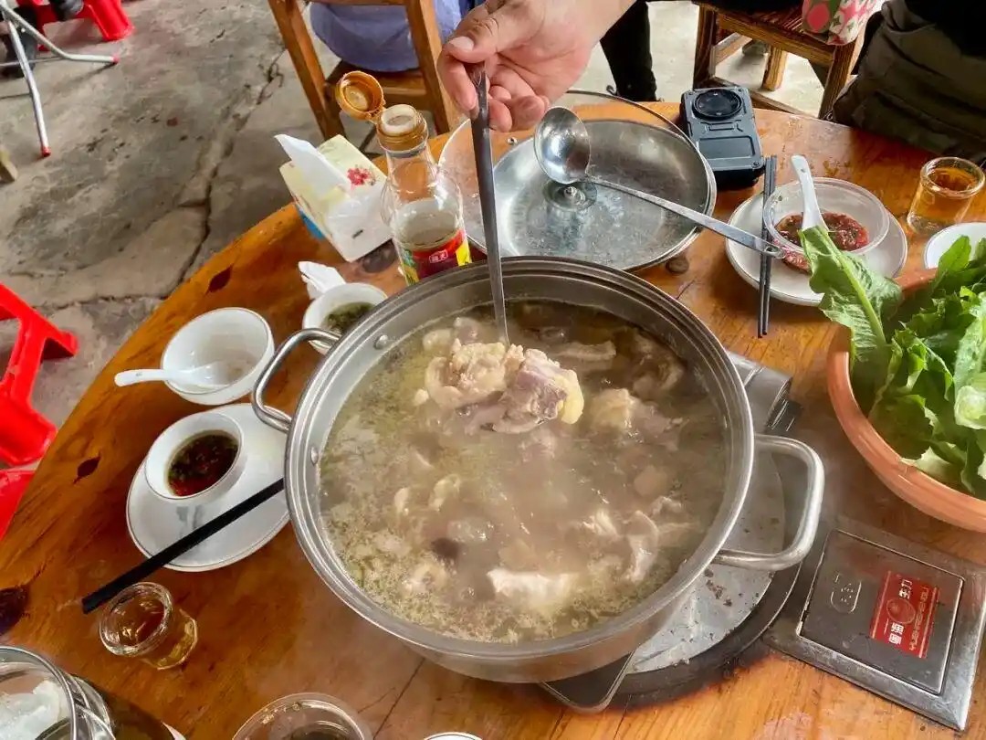 Món lẩu gà của ông Mạc được các chuyên gia Trung y đánh giá tốt cho sức khỏe