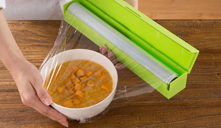 Cảnh báo đặc biệt đến các gia đình đang bọc thức ăn bằng màng bọc thực phẩm