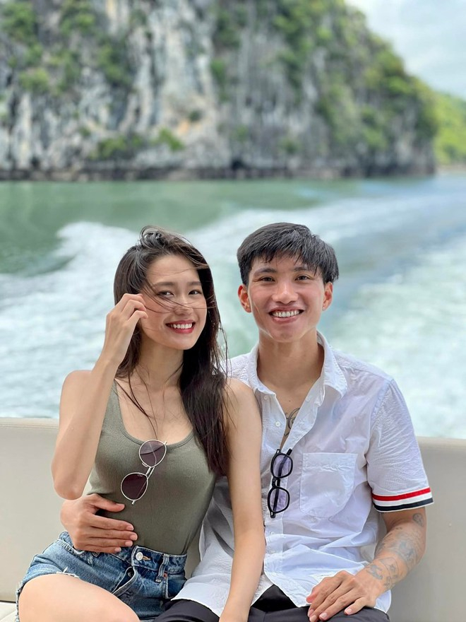 Doãn Hải My chăm sóc từng đầu ngón tay vì Đoàn Văn Hậu