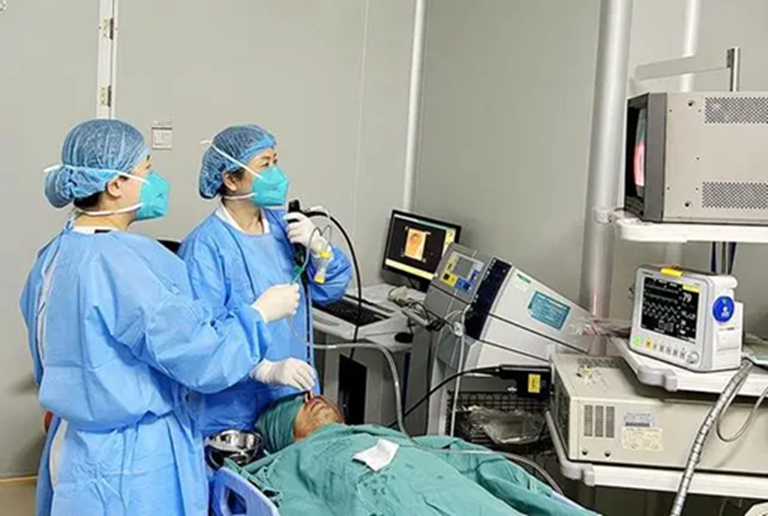 Người đàn ông 57 tuổi mắc ung thư giai đoạn cuối dù không hút thuốc, uống rượu, nguyên nhân từ 1 thói quen ăn uống nhiều người thích