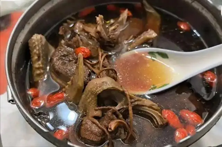 Nam shipper 43 tuổi qua đời vì suy thận, bác sĩ nhắc: Bữa sáng có 4 món không nên ăn