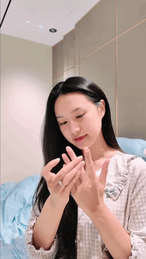 Doãn Hải My chăm sóc từng đầu ngón tay vì Đoàn Văn Hậu