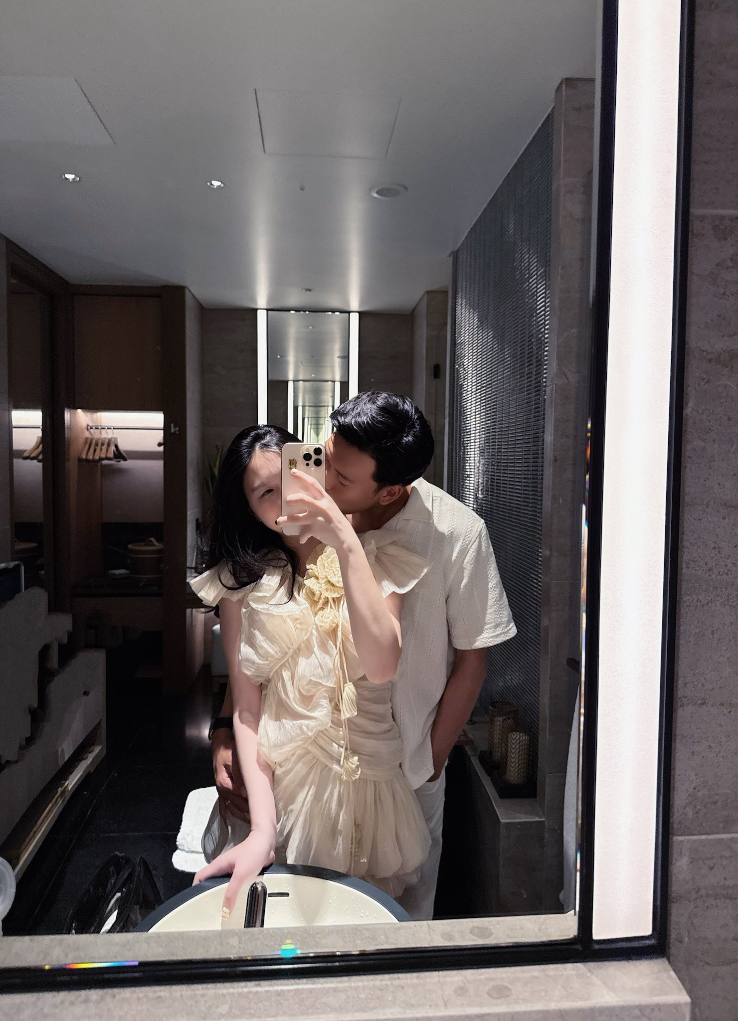 Thành Chung kỷ niệm 4 năm bên vợ Ngô Tố Uyên