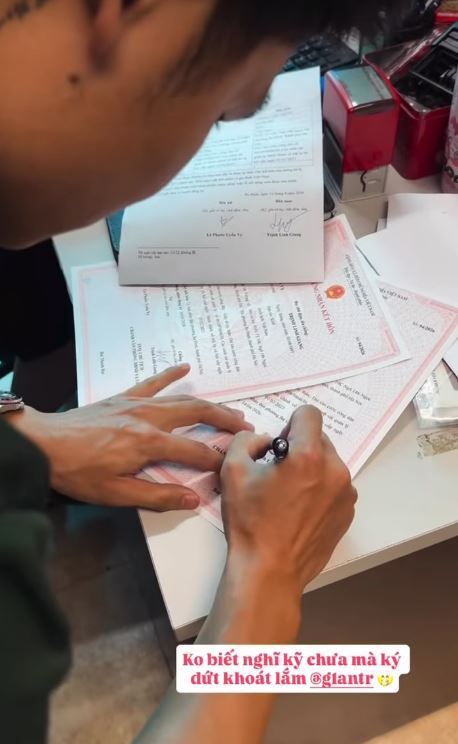 Linh Giang khoe đăng ký kết hôn