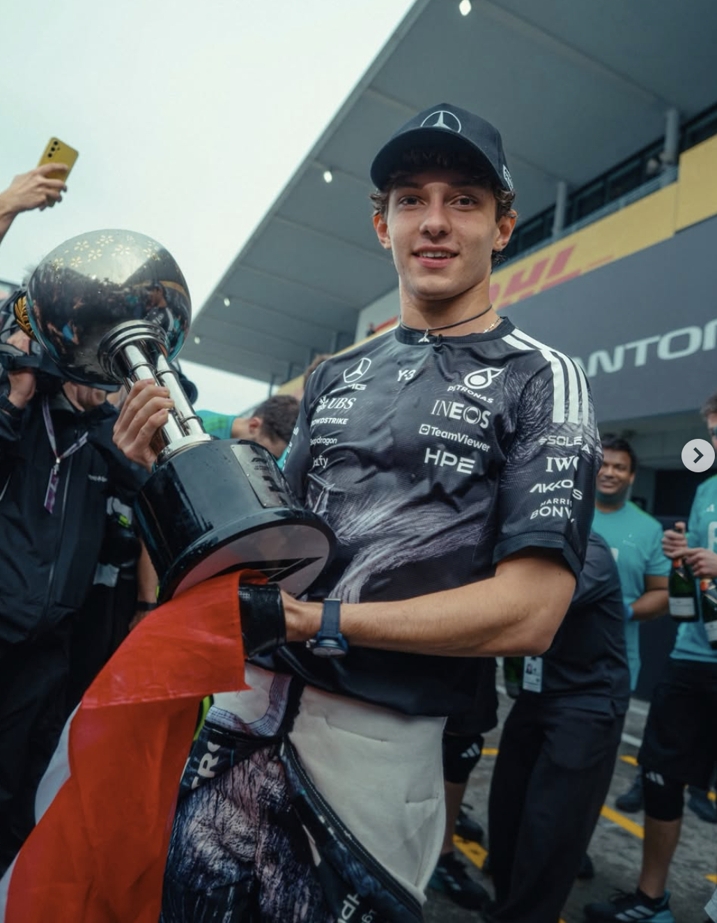 Andrea Kimi Antonelli là ai mà nháy mắt cũng hút 11 triệu lượt xem?