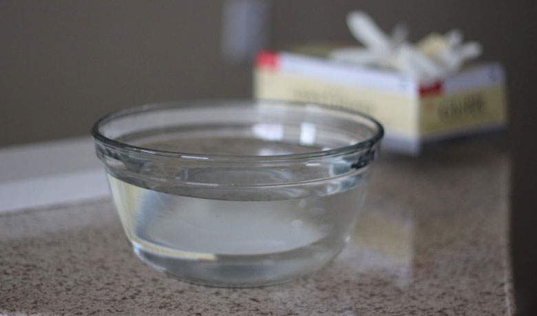 Không phải mê tín, giờ mới biết vì sao nhiều nhà để 1 chậu nước dưới gầm giường