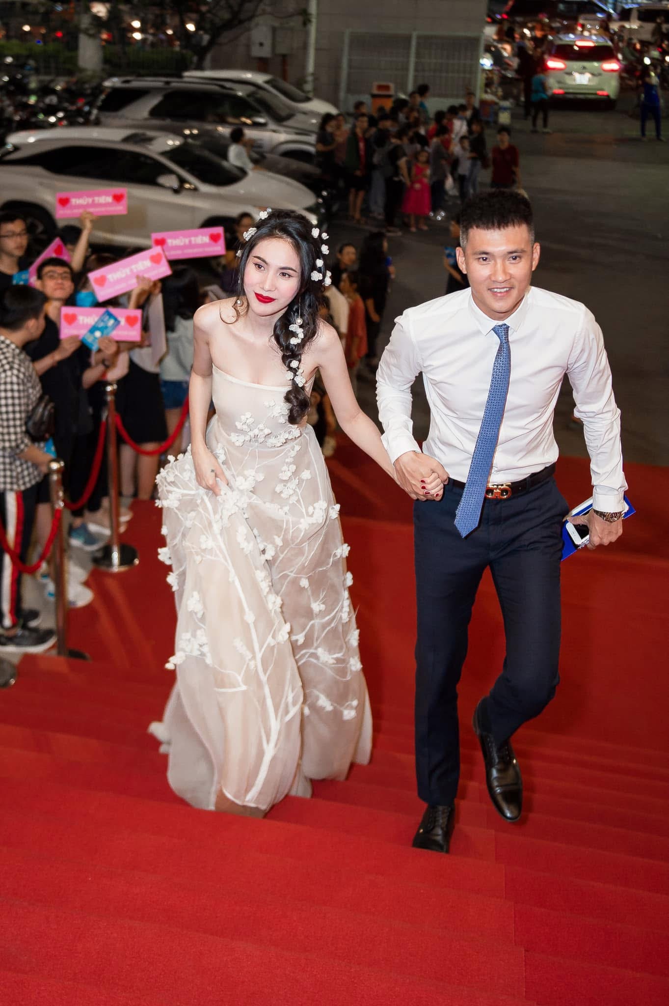 Công Vinh phải lựa chọn gữa sự nghiệp và Thuỷ Tiên (Ảnh: FBNV)