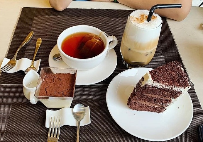 Ăn quá nhiều đồ ngọt, uống nhiều nước ngọt cũng làm tăng nguy cơ ung thư gan (Ảnh minh họa)