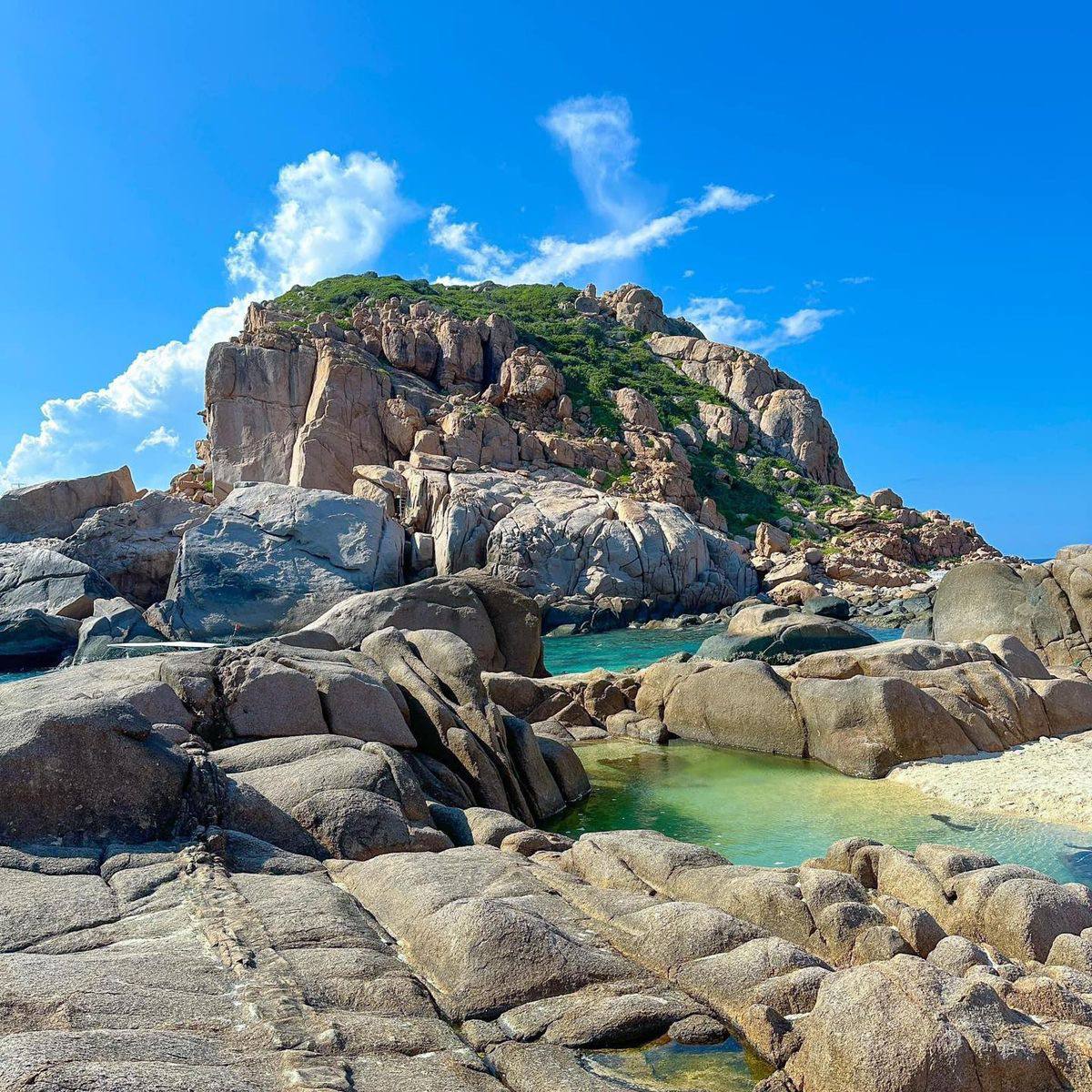 Dậy từ 5 giờ sáng, dè chừng kỹ rắn biển để được chiêm ngưỡng hồ bơi tự nhiên đẹp nhất Việt Nam!