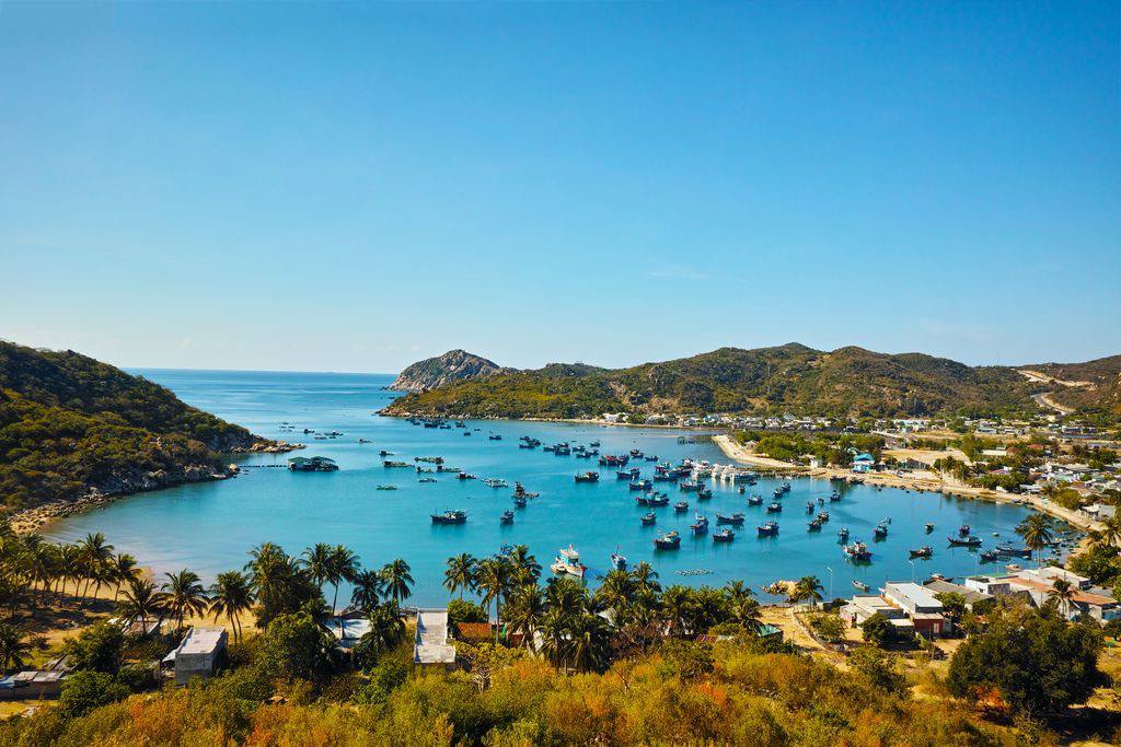 Dậy từ 5 giờ sáng, dè chừng kỹ rắn biển để được chiêm ngưỡng hồ bơi tự nhiên đẹp nhất Việt Nam!