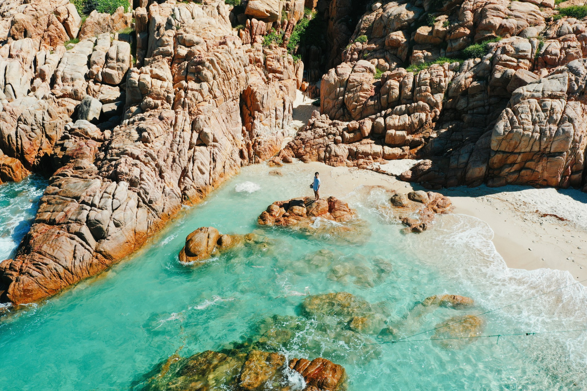 Dậy từ 5 giờ sáng, dè chừng kỹ rắn biển để được chiêm ngưỡng hồ bơi tự nhiên đẹp nhất Việt Nam!