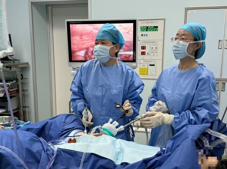 Bụng to như mang bầu, người phụ nữ phát hiện 50 khối u nặng 3kg trong cơ thể, bác sĩ cảnh báo: Đừng chủ quan với 1 triệu chứng