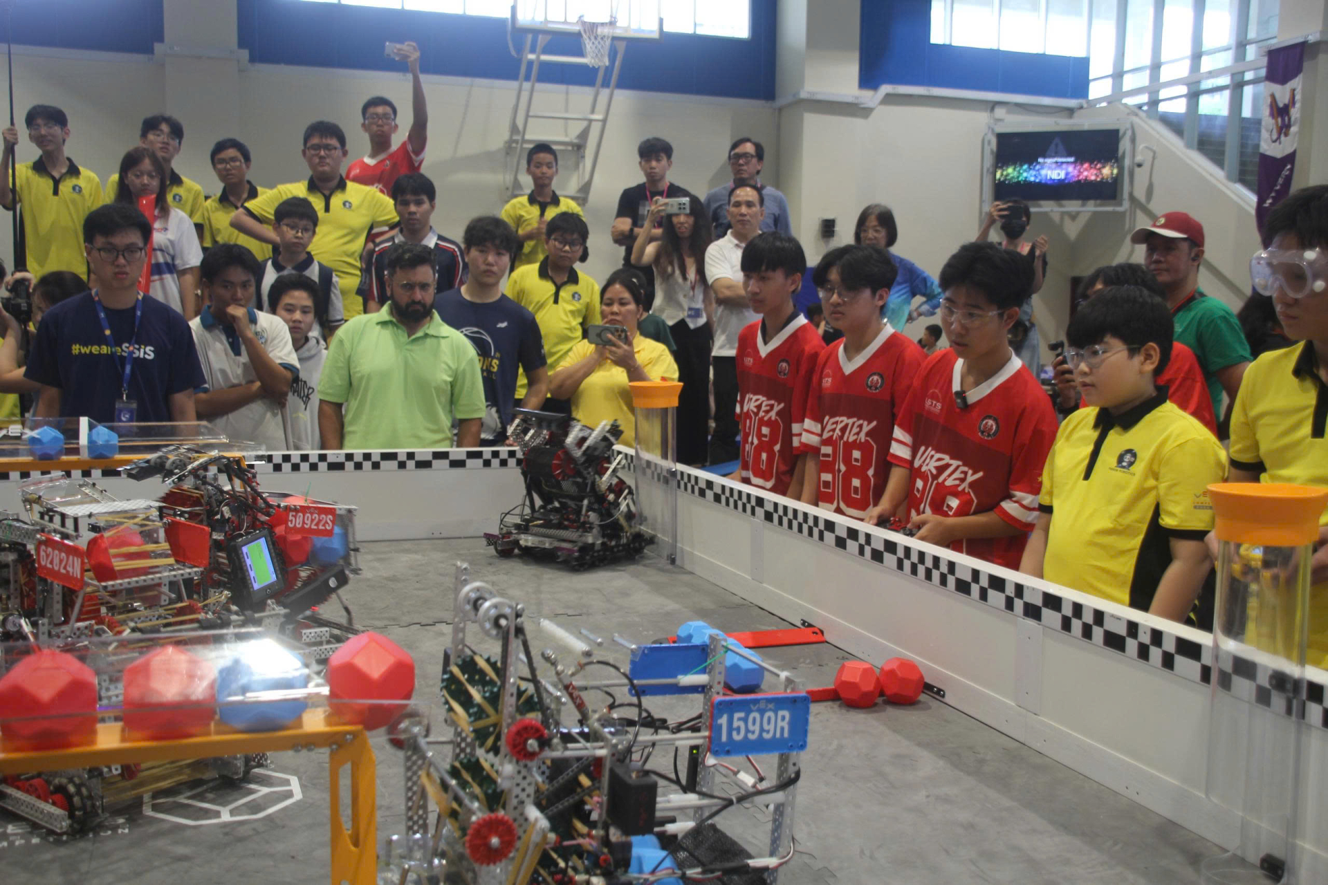 3 đội tuyển LSTS đại diện Việt Nam lên đường chinh phục sân chơi Robotics lớn nhất hành tinh