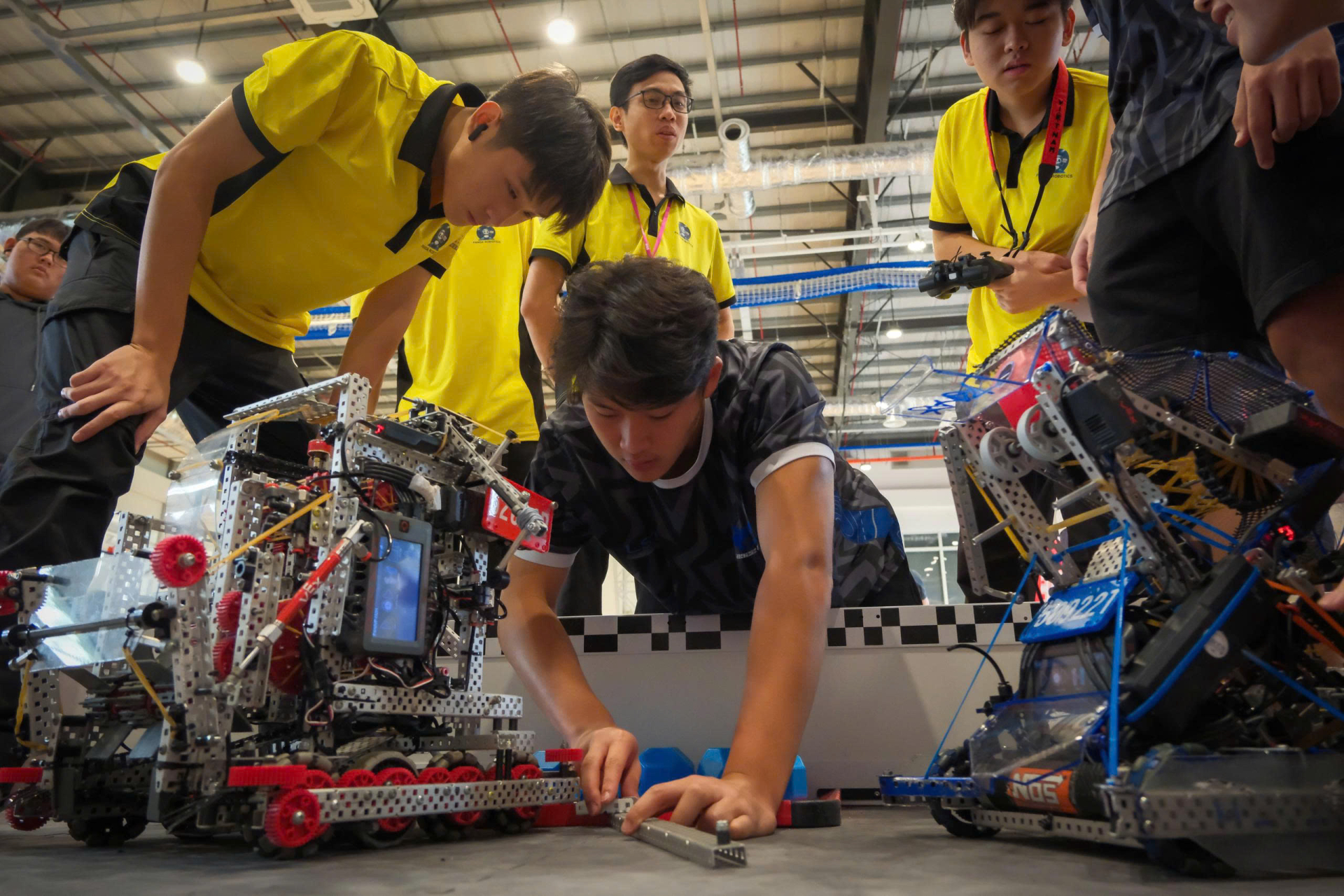 3 đội tuyển LSTS đại diện Việt Nam lên đường chinh phục sân chơi Robotics lớn nhất hành tinh