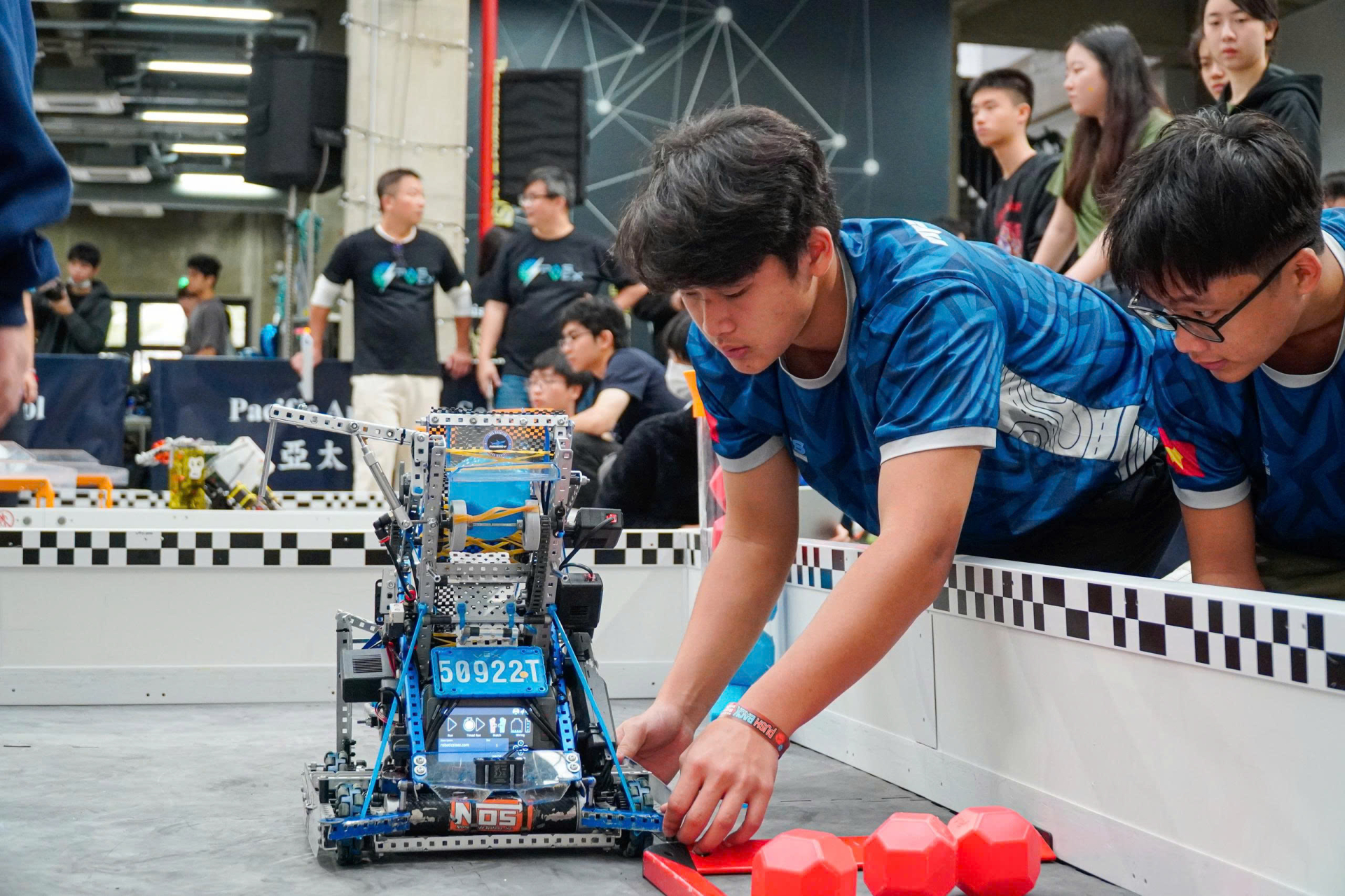 3 đội tuyển LSTS đại diện Việt Nam lên đường chinh phục sân chơi Robotics lớn nhất hành tinh