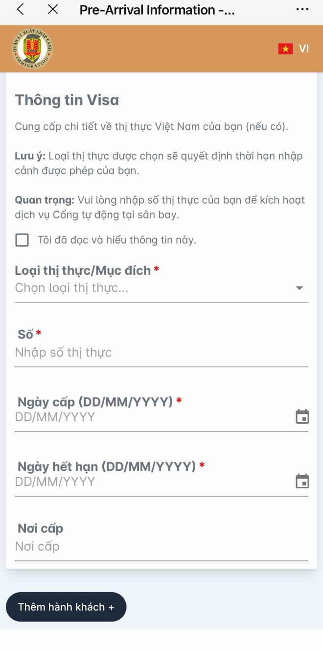   Hành khách nên thực hiện khai báo trước khi khởi hành chuyến bay để tiết kiệm thời gian và tránh ùn tắc tại khu vực làm thủ tục nhập cảnh.  