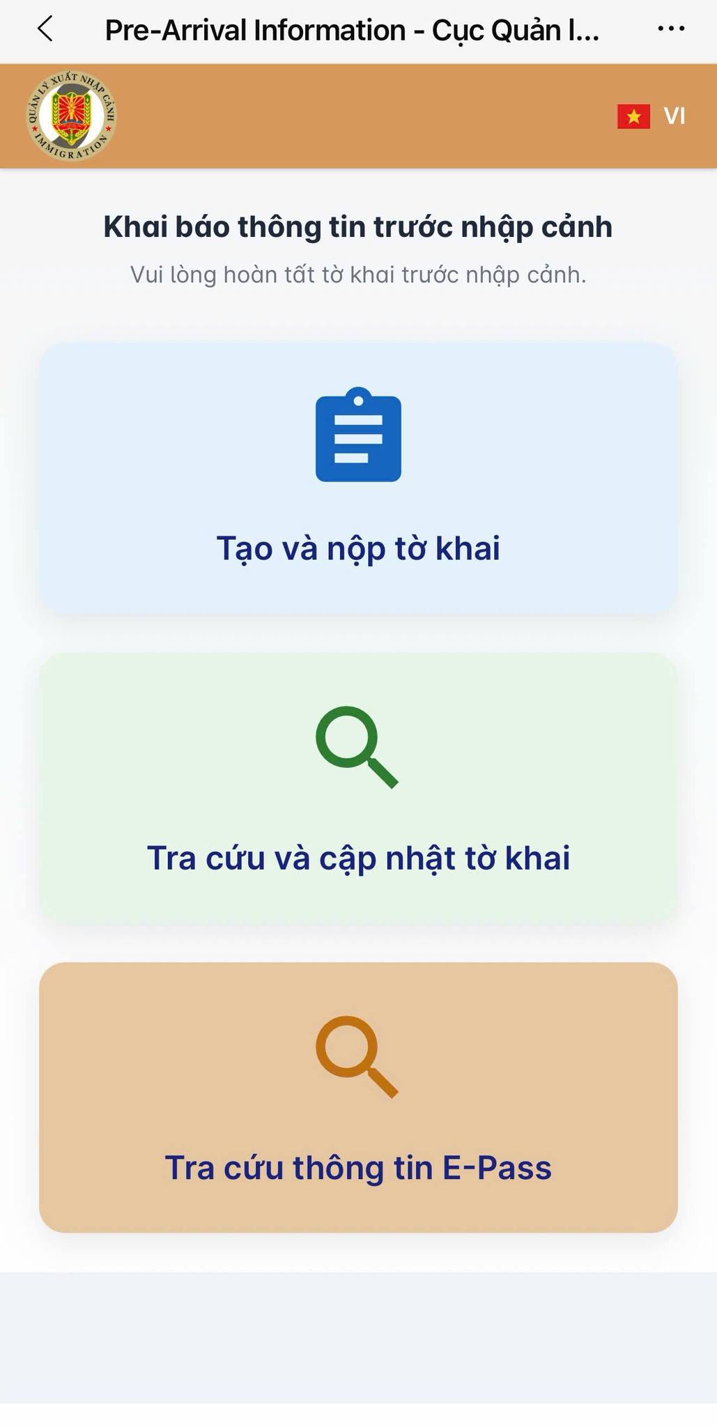 Hành khách có quốc tịch nước ngoài cần khai báo thông tin trực tuyến khi nhập cảnh qua sân bay quốc tế Tân Sơn Nhất.