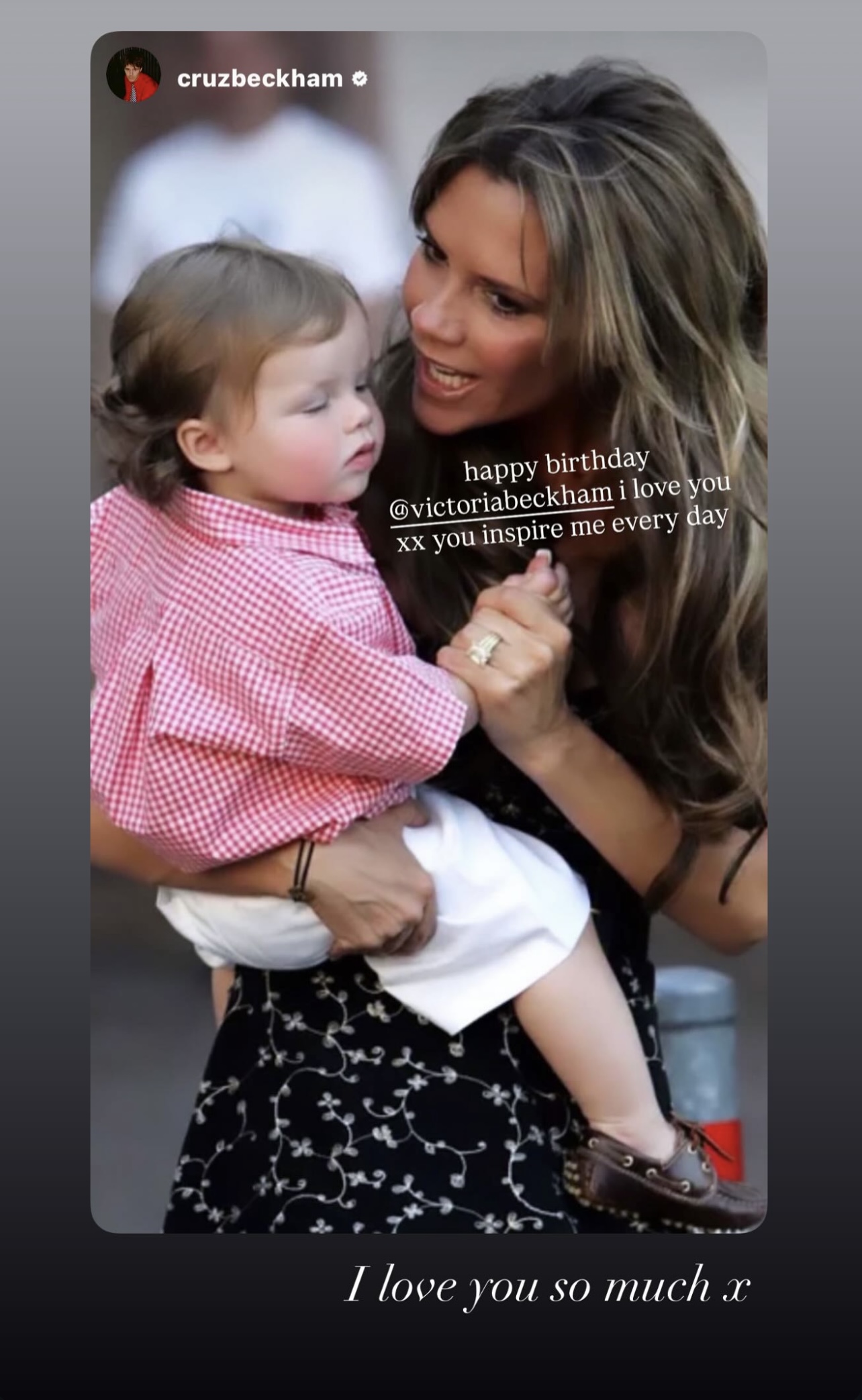 Tiểu thư Harper Beckham xinh đẹp còn tình cảm, viết tâm thư xúc động mừng sinh nhật mẹ, còn Brooklyn lại 
