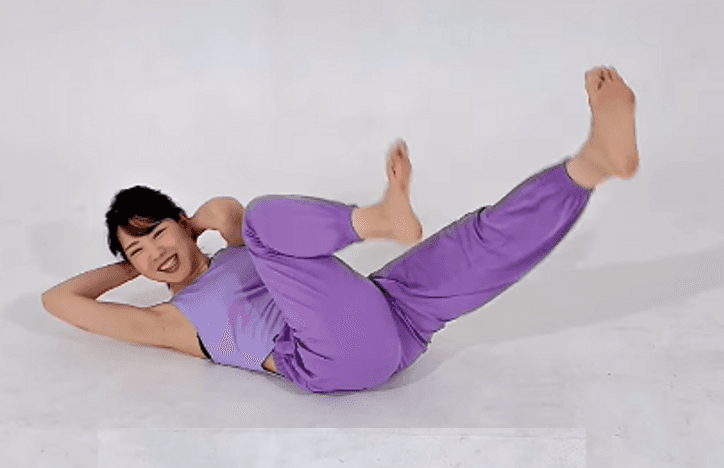 Người phụ nữ Nhật giảm 7.5kg chỉ trong 2 tháng, chia sẻ bài tập chưa đầy 1 phút trước khi ngủ để giảm mỡ bụng, có cơ bụng săn chắc