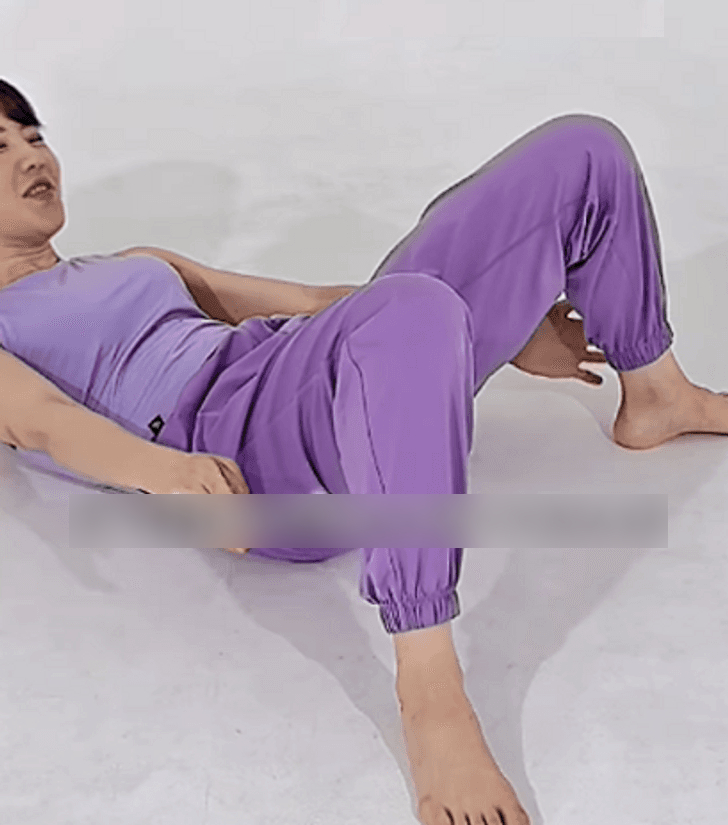 Người phụ nữ Nhật giảm 7.5kg chỉ trong 2 tháng, chia sẻ bài tập chưa đầy 1 phút trước khi ngủ để giảm mỡ bụng, có cơ bụng săn chắc