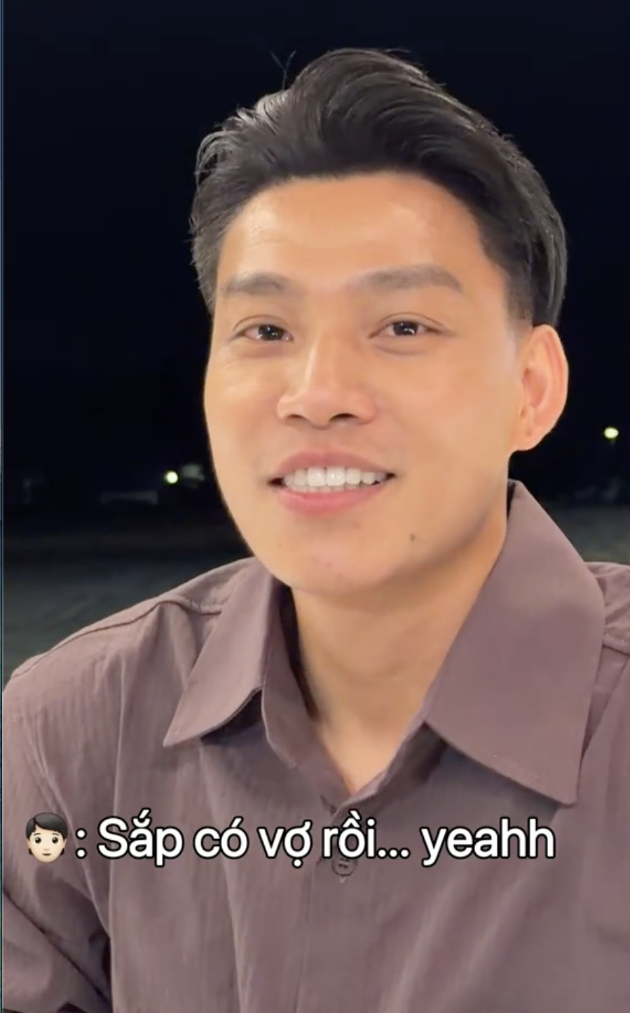 Văn Thanh hạnh phúc mắt rớm lệ khi cầu hôn bạn gái thành côn