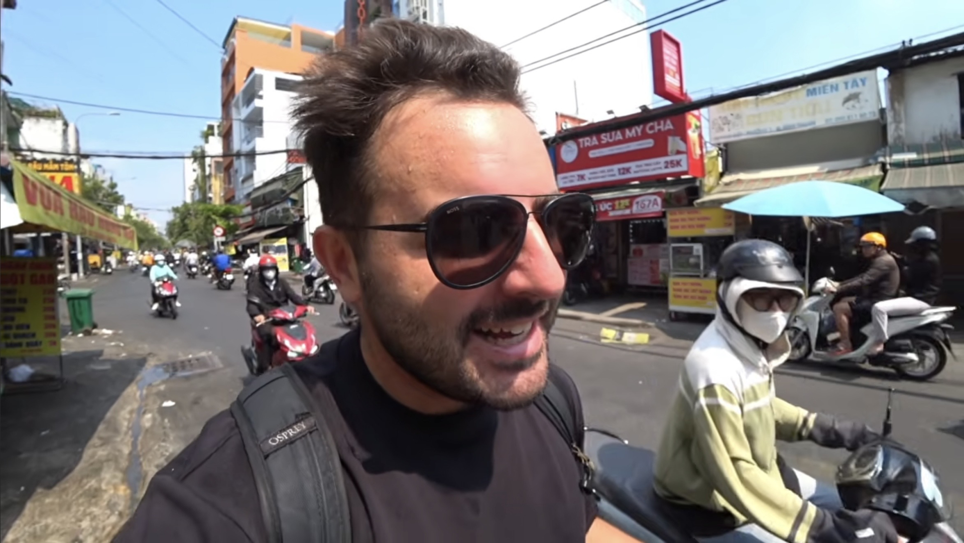 Khách Tây vứt hết điện thoại để đi bụi 7 ngày tại TP.HCM