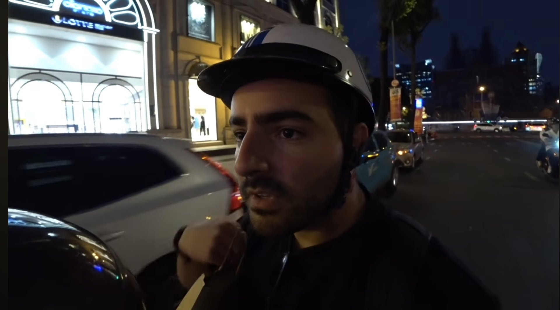 Khách Tây vứt hết điện thoại để đi bụi 7 ngày tại TP.HCM